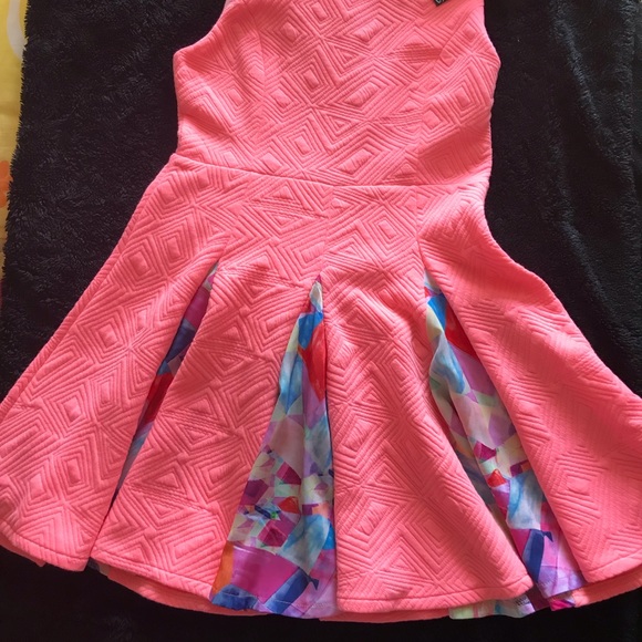 BRAND NEW Coral Dress with multi-color pleats - Picture 3 of 7